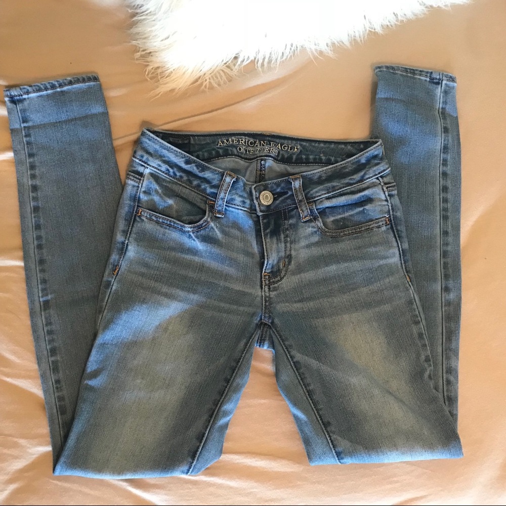 {American Eagle} Med. Wash Super Stretch Jegging